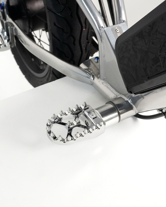 Kaos Customs e-bike peg kit installed on a Macfox, pedal-free conversion